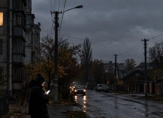Когда не будет света в Житомире 7 октября 2026: актуальный график и 6 очередей отключений График отключений света на Житомирщине 7 октября 2026: часы ограничений, очереди, период 1,5 очереди и актуальные изменения.