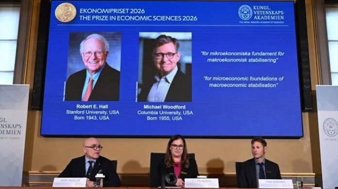 Нобелевская премия по экономике 2026 присуждена Роберту Холлу и Майклу Вудфорду за исследования макроэкономической стабилизации. Нобелевская премия по экономике 2026 присуждена Роберту Холлу и Майклу Вудфорду за исследования макроэкономической стабилизации.