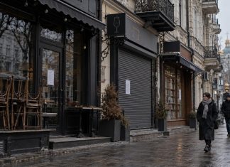 В Киеве закрываются рестораны, кафе и книжные магазины: какие заведения прекратили работу в 2026 году Закрытие ресторанов в Киеве в 2026 году: какие кафе, бары и книжные магазины прекратили работу, что произошло с «Сушией», VATRA, MUSHLYA и Readeat.